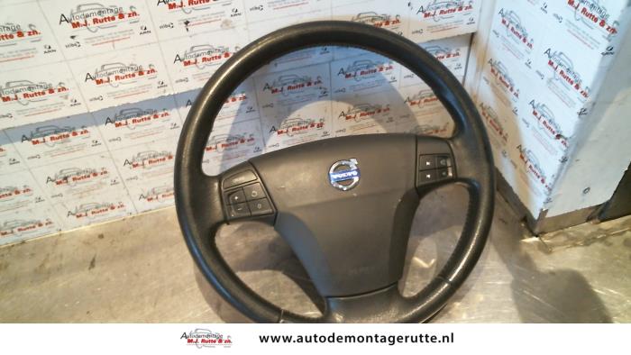 Steering wheel from a Volvo V50 (MW) 2.0 D 16V 2006