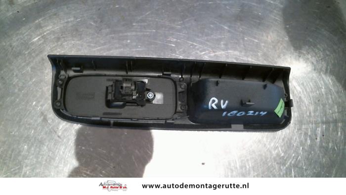Electric window switch from a Volvo V50 (MW) 2.0 D 16V 2006