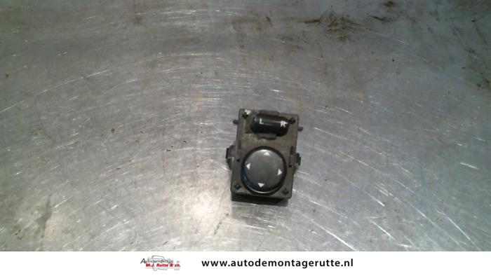 Używane Przelacznik lusterka Mercedes Sprinter 3t (903) 308 CDI 16V Cena na żądanie oferowane przez Autodemontage M.J. Rutte B.V.
