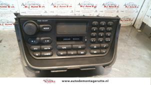 Usados Radio Jaguar XJ8 (X308) 4.0 V8 32V Precio de solicitud ofrecido por Autodemontage M.J. Rutte B.V.