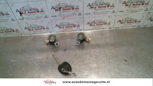 Used Door lock cylinder, left Hyundai H-1/H-200 2.5 Tdi Price on request offered by Autodemontage M.J. Rutte B.V.