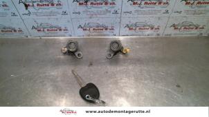Used Door lock cylinder, right Hyundai H-1/H-200 2.5 Tdi Price on request offered by Autodemontage M.J. Rutte B.V.
