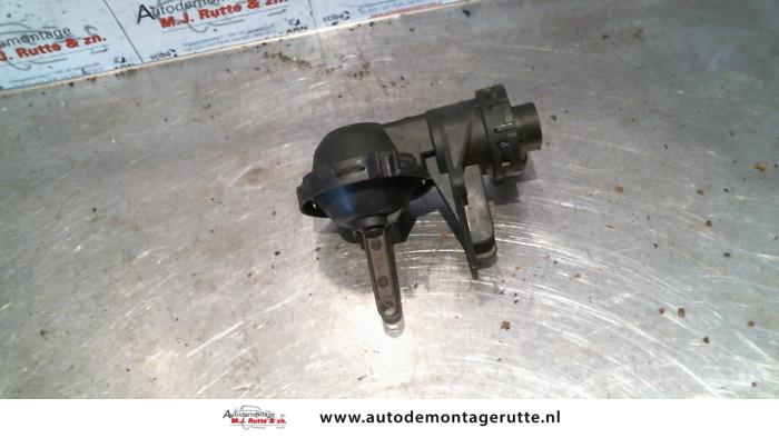 Vacuum valve from a Opel Corsa C (F08/68) 1.2 16V Twin Port 2005