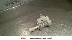 Used Tank flap lock motor Volkswagen Golf V (1K1) 1.6 FSI 16V Price on request offered by Autodemontage M.J. Rutte B.V.