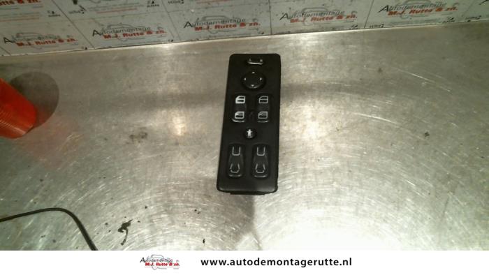Usados Interruptor combinado de ventanillas Mercedes V (638.2) V-220 2.2 CDI 16V Precio de solicitud ofrecido por Autodemontage M.J. Rutte B.V.