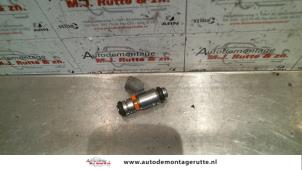Usados Inyector (inyección de gasolina) Seat Ibiza II (6K1) 1.4 16V Precio de solicitud ofrecido por Autodemontage M.J. Rutte B.V.
