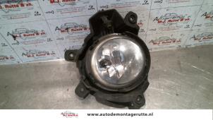 Used Fog light, front right Kia Carens III (FG) 2.0i CVVT 16V Price on request offered by Autodemontage M.J. Rutte B.V.