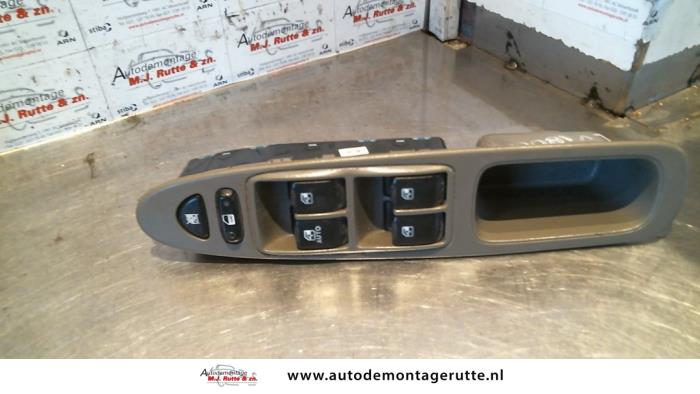 Usados Interruptor combinado de ventanillas Chevrolet Evanda 2.0 16V Precio de solicitud ofrecido por Autodemontage M.J. Rutte B.V.