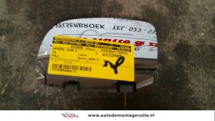 Używane Szyba lusterka lewego Volkswagen Polo III (6N2) 1.4 16V 75 Cena € 10,00 Procedura marży oferowane przez Autodemontage M.J. Rutte B.V.