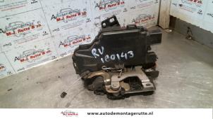 Used Front door lock mechanism 4-door, right Seat Leon (1M1) 1.9 TDI 110 Price on request offered by Autodemontage M.J. Rutte B.V.