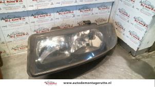 Used Headlight, left Seat Leon (1M1) 1.9 TDI 110 Price on request offered by Autodemontage M.J. Rutte B.V.