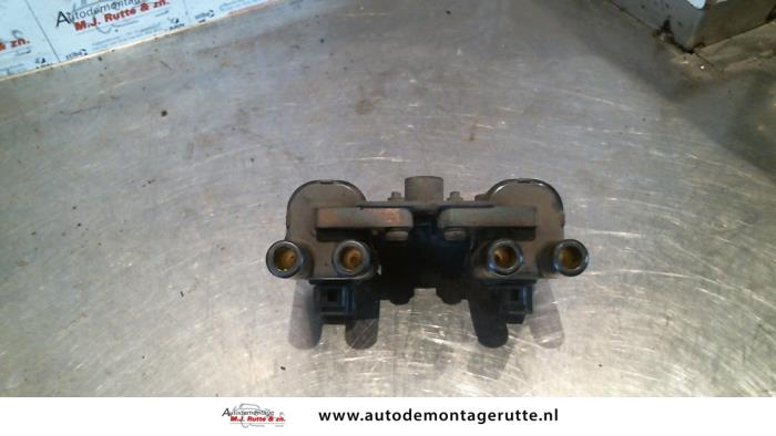 Zündspule van een Daewoo Nubira Wagon (J100) 1.6 16V 2006