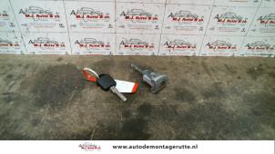 Used Door lock cylinder, right Volkswagen Lupo (6X1) 1.0 MPi 50 Price on request offered by Autodemontage M.J. Rutte B.V.