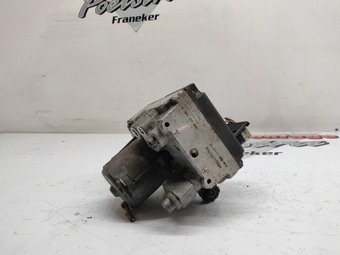 ABS pump from a BMW 5 serie (E39) 525 td 1999