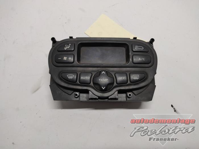 Używane Panel climatronic Peugeot 206 (2A/C/H/J/S) 1.1 XN,XR Cena € 30,00 Procedura marży oferowane przez Autodemontage Poelstra B.V.