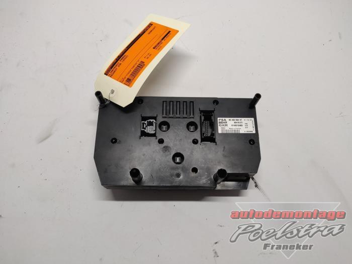 Używane Panel climatronic Peugeot 206 (2A/C/H/J/S) 1.1 XN,XR Cena € 30,00 Procedura marży oferowane przez Autodemontage Poelstra B.V.