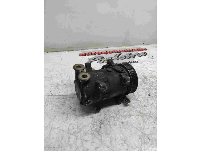 Air conditioning pump from a Peugeot 307 Break (3E) 2.0 16V 2003