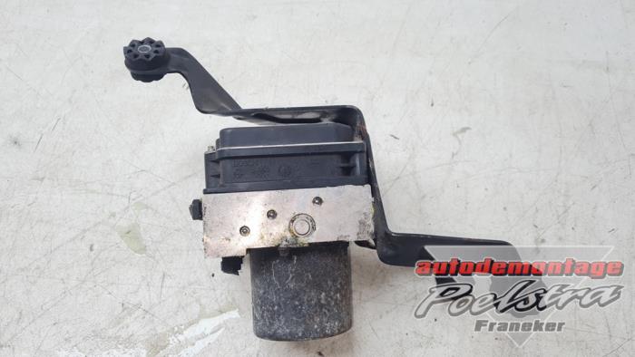 ABS-pump från en BMW 5 serie Touring (E61) 535d 24V 2005