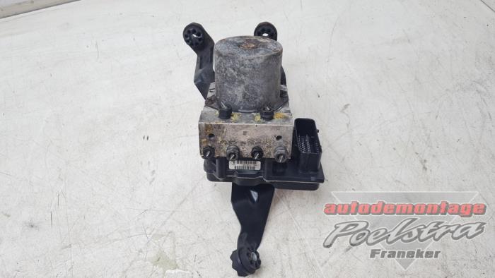 ABS-pump från en BMW 5 serie Touring (E61) 535d 24V 2005