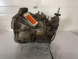 Usagé Boîte de vitesse Renault Master III (FD/HD) 2.5 dCi 16V 100 Prix € 700,00 Règlement à la marge proposé par Autodemontage poelsta B.V.