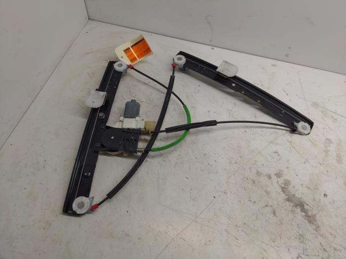 Door window motor from a Ford Mondeo IV 1.6 TDCi 16V 2012