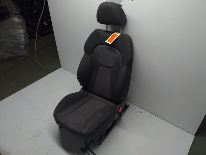 Asiento derecha de un Seat Leon (5FB) 1.2 TSI 16V 2015