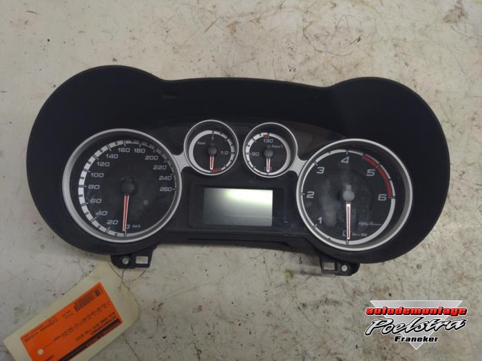 Instrument panel from a Alfa Romeo MiTo (955) 1.3 JTDm 16V Eco 2012