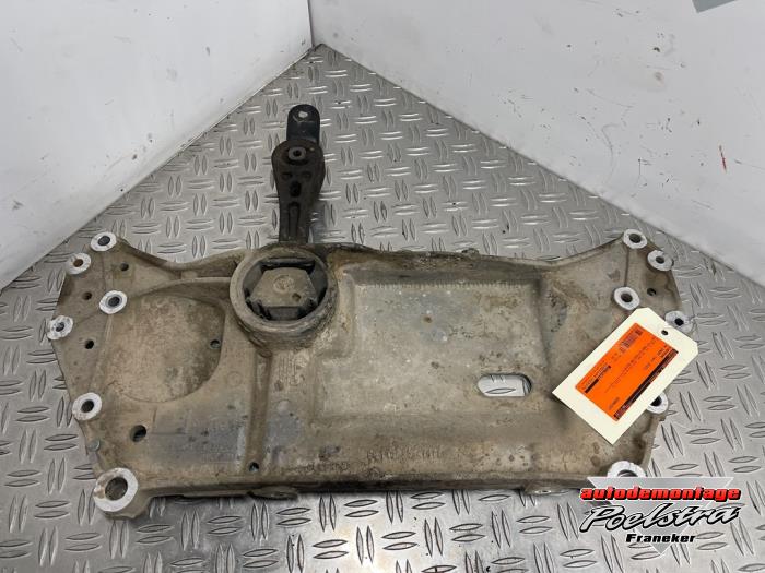 Subframe from a Volkswagen Caddy III (2KA,2KH,2CA,2CH) 1.9 TDI 2010