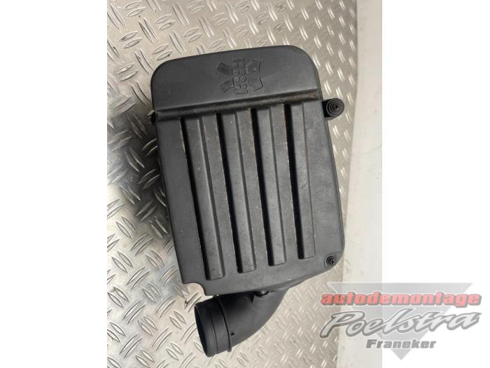 Begagnade Luftfilterhus Volkswagen Golf V (1K1) 1.6 Pris € 19,95 Marginaltabell erbjuds av Autodemontage Poelstra B.V.