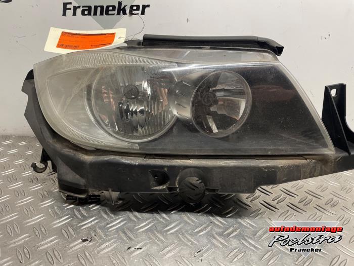 Headlight, right from a BMW 3 serie (E90) 320d 16V 2005