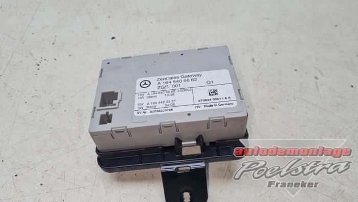 Używane Modul gateway Mercedes ML II (164/4JG) 3.0 ML-320 CDI 4-Matic V6 24V Cena € 99,95 Procedura marży oferowane przez Autodemontage Poelstra B.V.