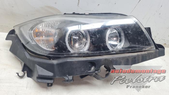 Używane Reflektor prawy BMW 3 serie Touring (E91) 318i 16V Cena € 64,95 Procedura marży oferowane przez Autodemontage Poelstra B.V.