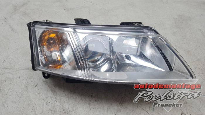 Używane Reflektor prawy Saab 9-3 II Sport Sedan (YS3F) 1.8t 16V Cena € 70,00 Procedura marży oferowane przez Autodemontage Poelstra B.V.