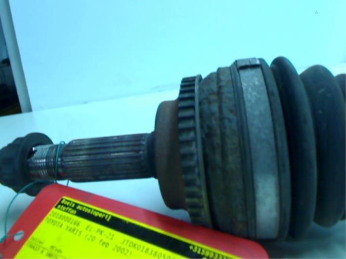 Front drive shaft, left from a Toyota Yaris (P1) 1.4 D-4D 2002