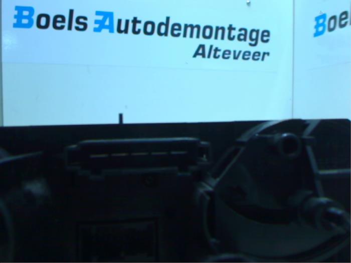 Panel de control de calefacción de un Mitsubishi Colt (Z2/Z3) 1.5 DI-D 12V MP 2005