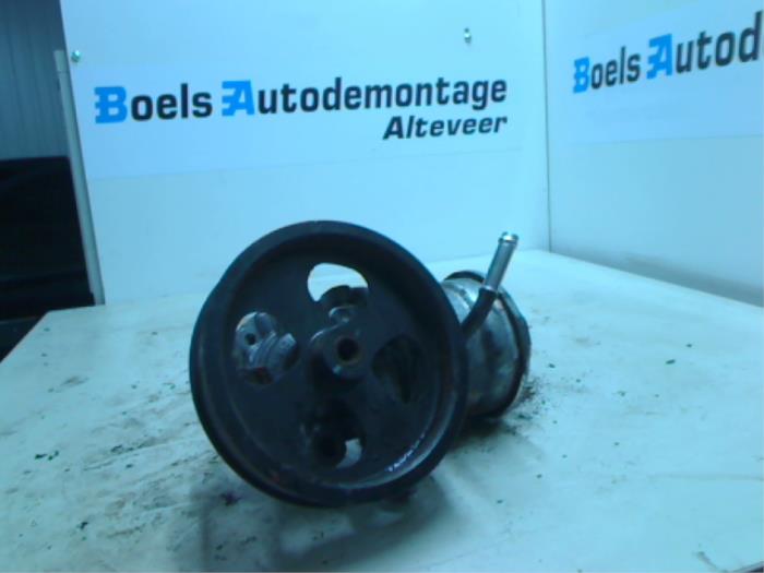 Usagé Pompe de direction Toyota Avensis Wagon (T25/B1E) 2.0 16V D-4D-F Prix € 50,00 Règlement à la marge proposé par Boels Autodemontage