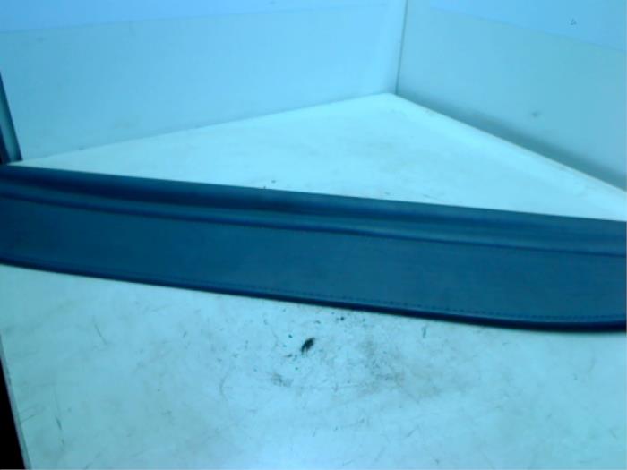 Luggage compartment cover from a Mazda Demio (DW) 1.3 16V 2000