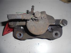 Used Front brake calliper, left Daihatsu Charade (G200/201/202/203/204) 1.3i TX/CX 16V Price € 35,00 Margin scheme offered by Boels Autodemontage