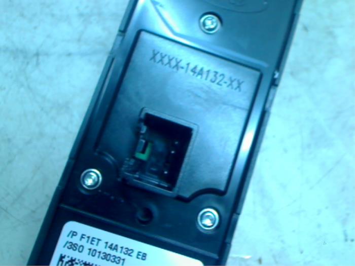 Interruptor combinado de ventanillas de un Ford Fiesta 6 (JA8) 1.0 Ti-VCT 12V 65 2015