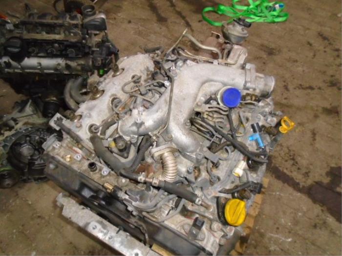 Engine from a Opel Signum (F48) 3.0 CDTI V6 24V 2004