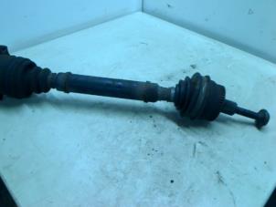 Used Front drive shaft, right Volkswagen Passat Syncro/4Motion (3B2) 2.8 30V Price € 35,00 Margin scheme offered by Boels Autodemontage