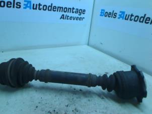 Used Front drive shaft, left Volkswagen Passat Syncro/4Motion (3B2) 2.8 30V Price € 35,00 Margin scheme offered by Boels Autodemontage
