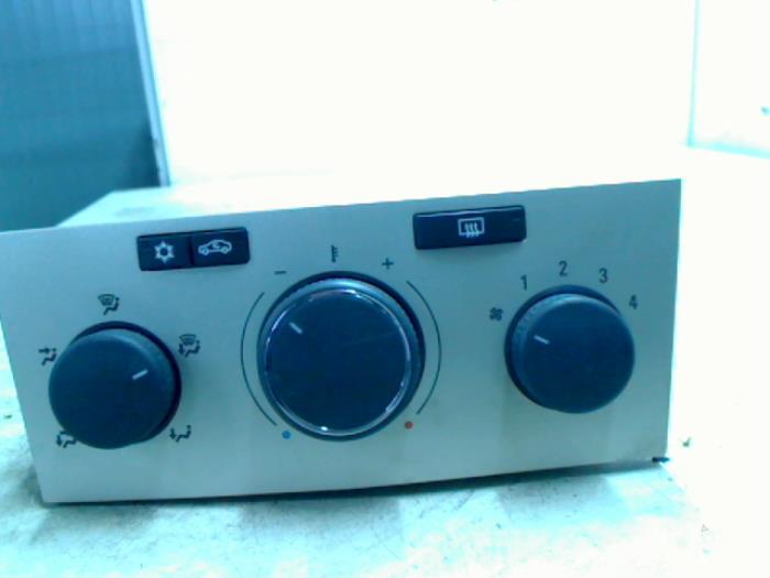 Heater control panel from a Opel Astra H SW (L35) 1.7 CDTi 16V 2008