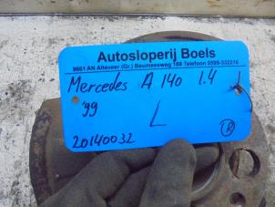 Usagé Moyeu de roue avant Mercedes A (W168) 1.4 A-140 Prix € 35,00 Règlement à la marge proposé par Boels Autodemontage