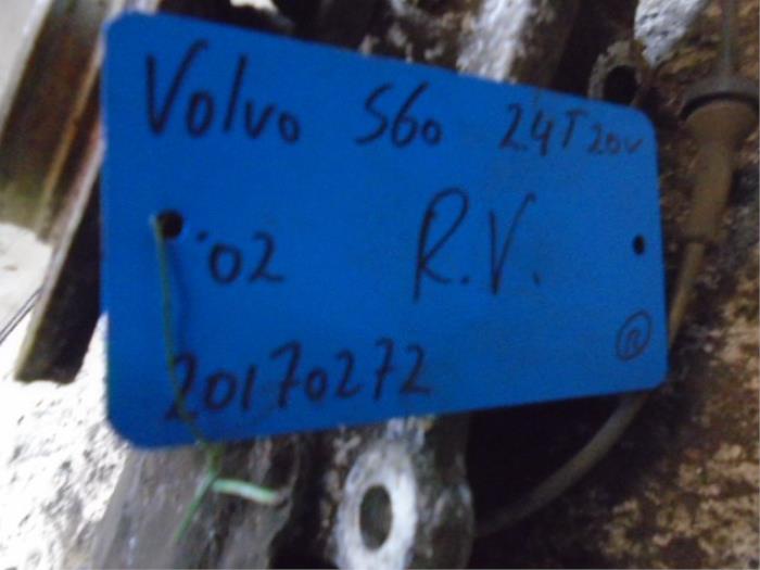 Radnabe vorne van een Volvo S60 I (RS/HV) 2.4 T 20V 2002