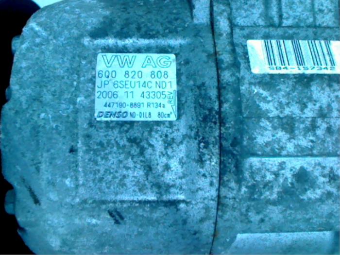 Air conditioning pump from a Skoda Fabia (6Y2) 1.4i 16V 2008