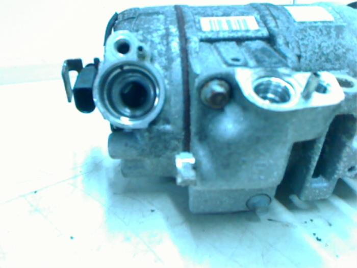 Air conditioning pump from a Skoda Fabia (6Y2) 1.4i 16V 2008