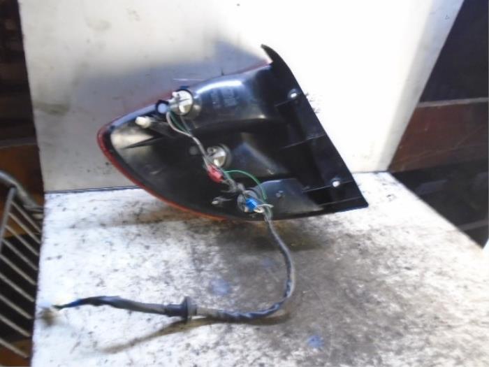 Taillight, right from a Kia Rio (DC22/24) 1.5 RS,LS 16V 2003