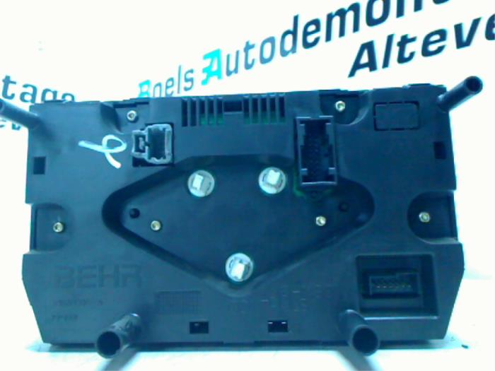 Climatronic panel from a Peugeot 307 SW (3H) 1.6 16V 2002
