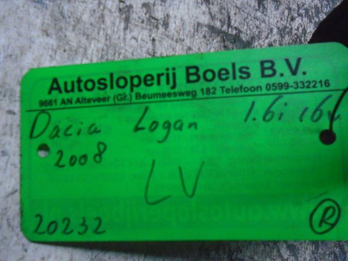 Barre amortisseur avant gauche d'un Dacia Logan MCV (KS) 1.6 16V 2008